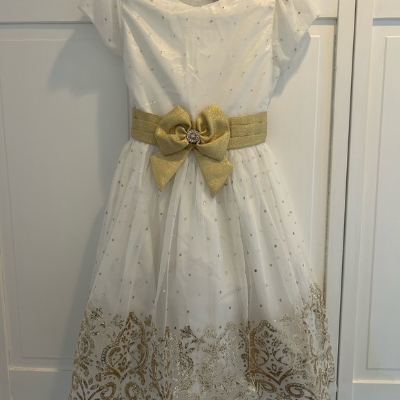 Rare Editions White and Gold Sparkle Tulle Dress with Faux Fur Bolero - Picture 3 of 6